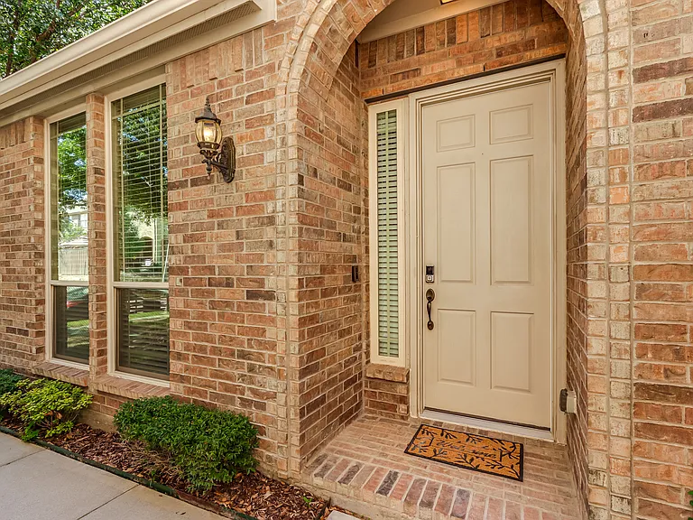 231 Carrington Ln — Photo 3