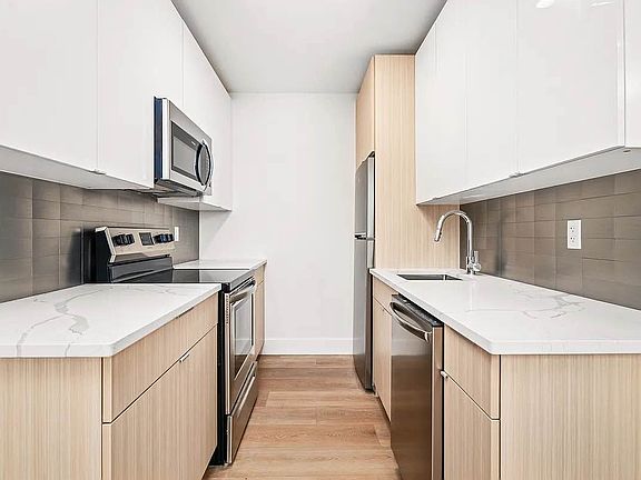 3rd image of 23-33 Astoria Blvd #2E
