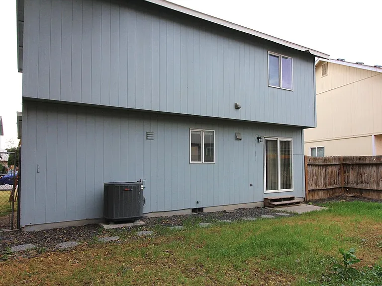 825 S Elm St — Photo 10