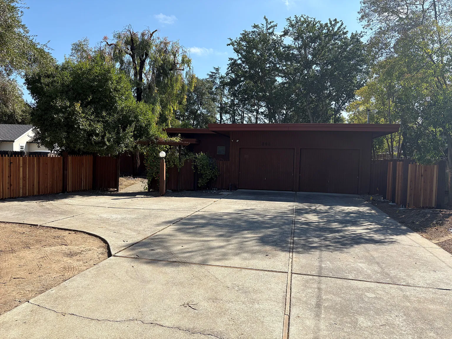 4 bed, 2.5 bath, 2400 sqft, $5,200 — Photo 1