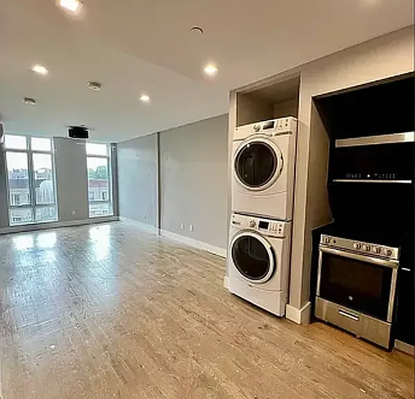 615 E 17th St #4M — Photo 1