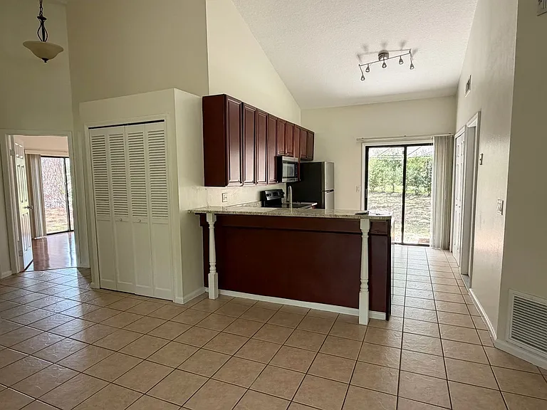 7386 Spring Villas Cir — Photo 8