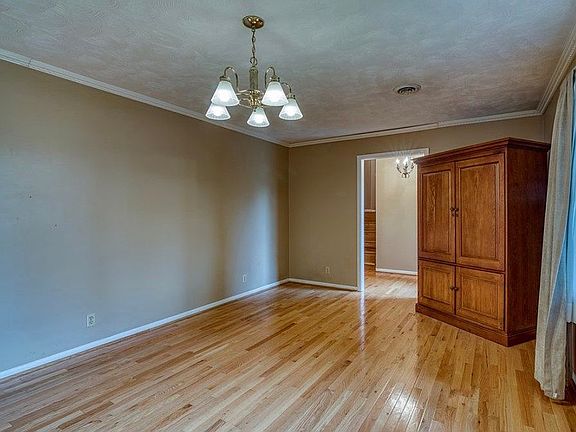 2nd image of 707 Meadow Dr