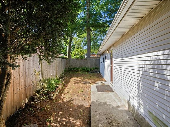 3rd image of 19 Sunset Ave