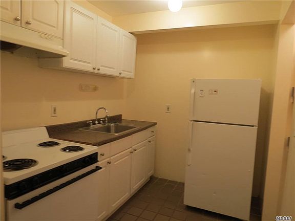 3rd image of 18 Bayville Ave #18C
