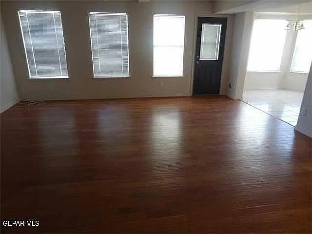 7481 Umbria Dr — Photo 19