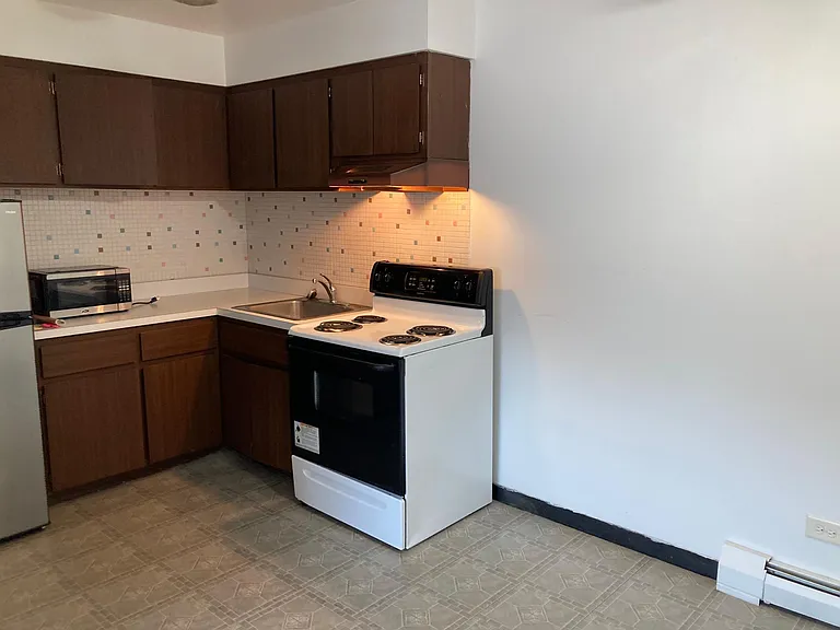 305 N 1st St — Photo 3
