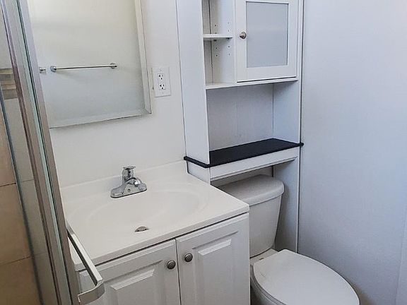 3rd image of 6107 Piedmont Ave #4