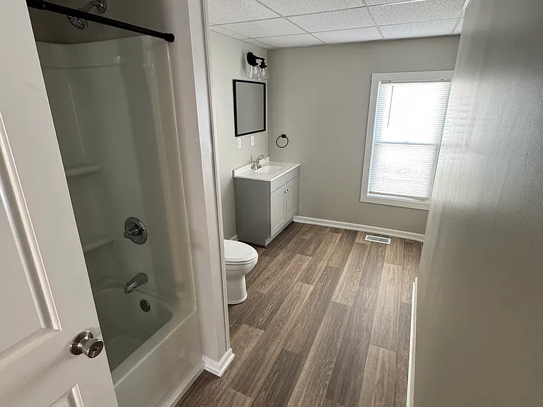 210 Santee Ave — Photo 18