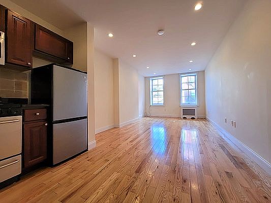 2nd image of 106 Charles St #X