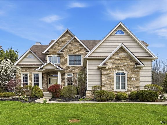 2nd image of 35 Worthington Ln