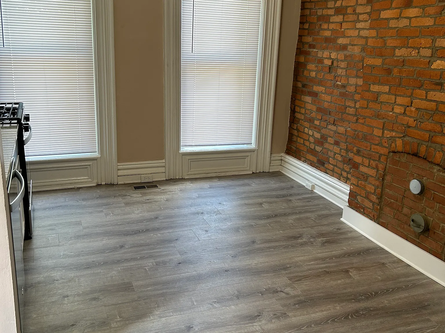 Studio, $875 — Photo 3