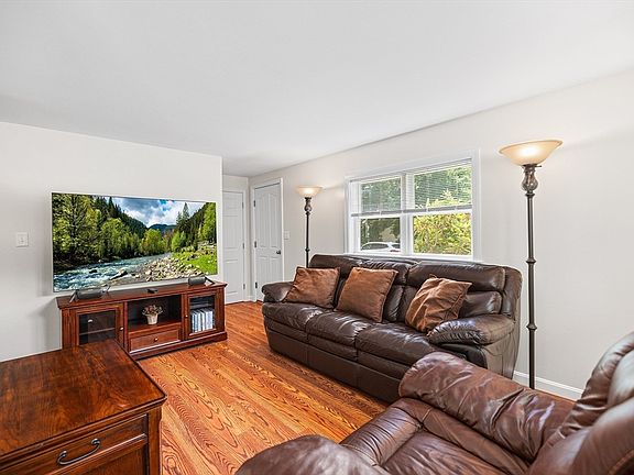 5th image of 24 Dorothy Ave