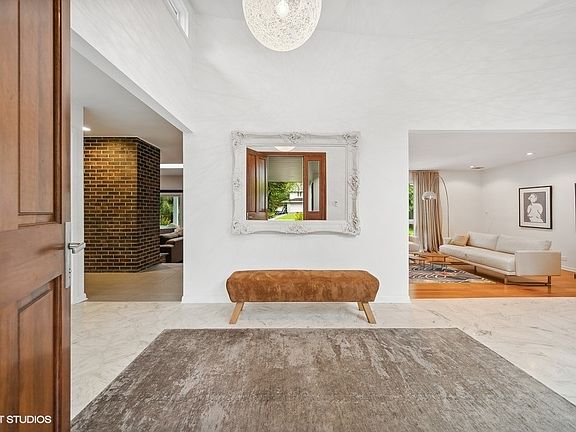 5th image of 776 Thackeray Dr