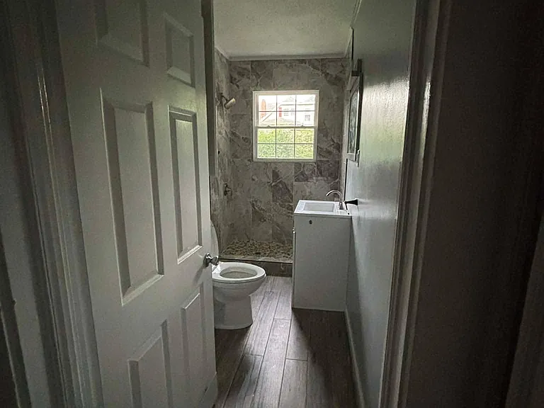 209 E Parker St — Photo 12