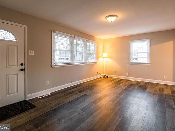 4th image of 2560 Bellview Dr