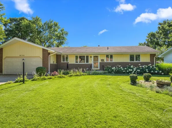 935 Ruth Dr, Elgin, IL 60123