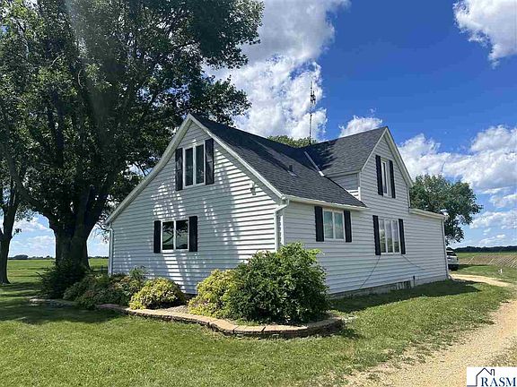 4th image of 67490 425th St
