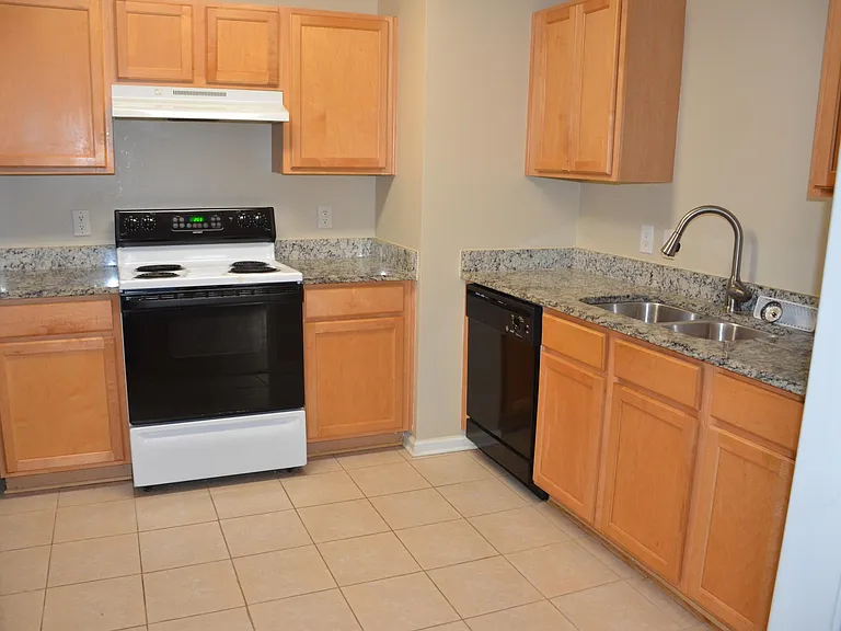 6021 Grovegate Ln — Photo 15