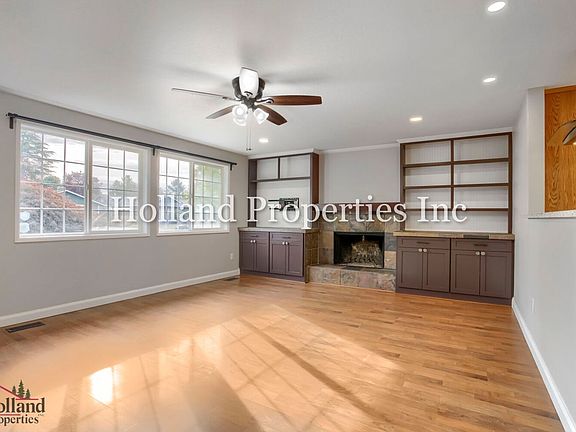 4th image of 2127 SE 54th Ave