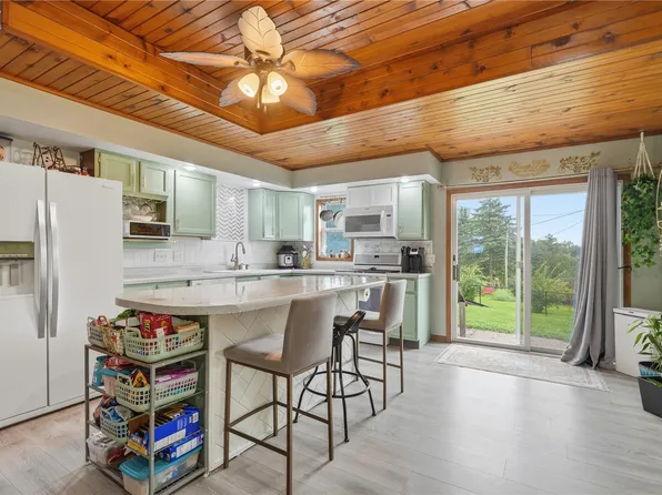 101 Sunset Dr, Anamosa, IA 52205