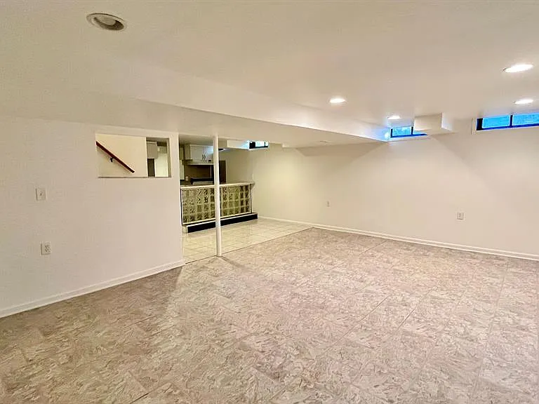 2852 Mayfair Dr — Photo 31