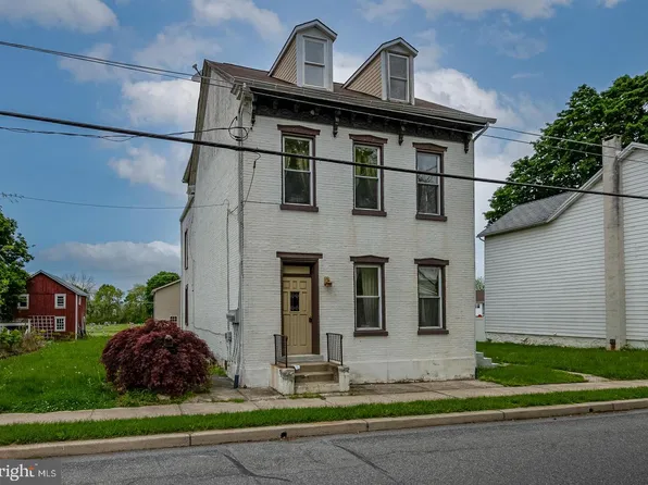 209 W Franklin St, Topton, PA 19562