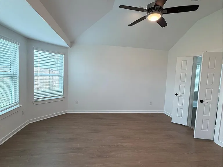 8123 Kay Harbor Dr — Photo 9