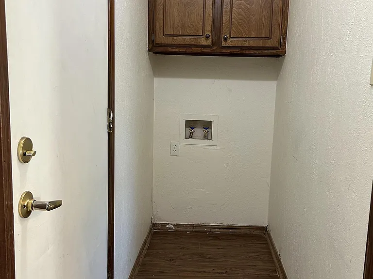 214 Falcon Ct — Photo 12