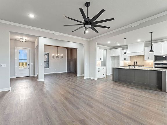 5th image of 2140 Porter St