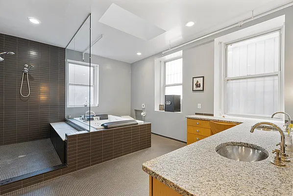 Rented by Nest Seekers International | media 25