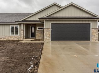 409 N Wildcat Dr, Sioux Falls, SD 57110