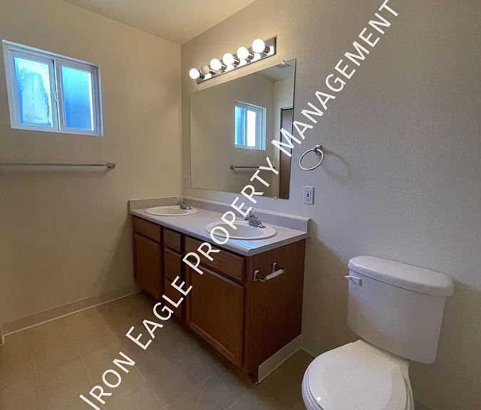 251 S Hawthorne Ave #A — Photo 8