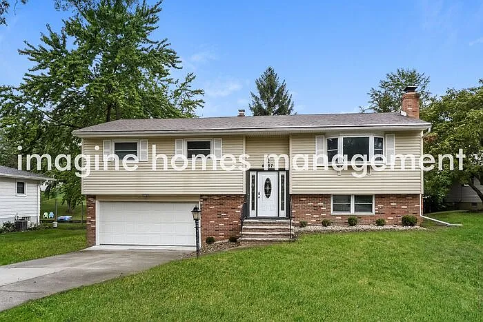 3 bed, 1.5 bath, 1242 sqft, $2,495 — Photo 1