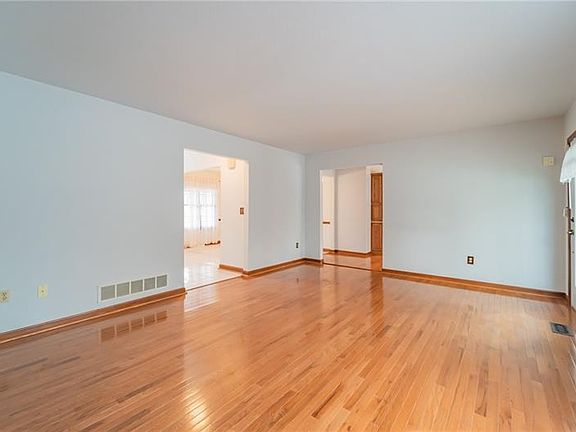 4th image of 217 Joyce Dr
