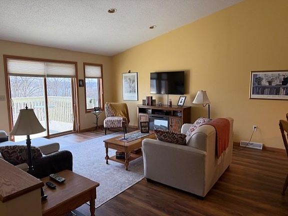 3rd image of 1004 W Lake Blvd