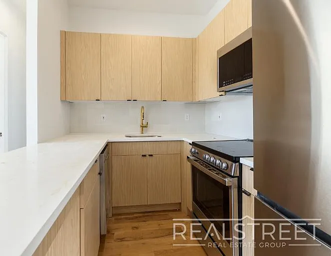 341 Herkimer St #4F — Photo 4