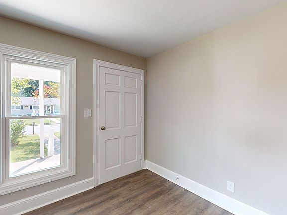 4th image of 328 Clairmont Circle