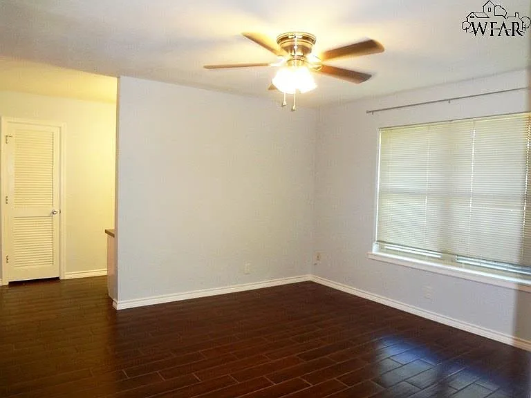4714 Lois Ln — Photo 11