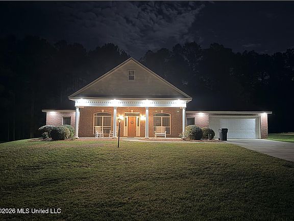 3rd image of 210 Whistlers Way