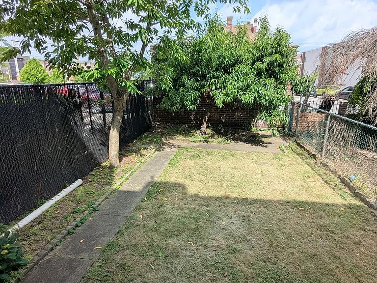 258 Edmond St — Photo 19