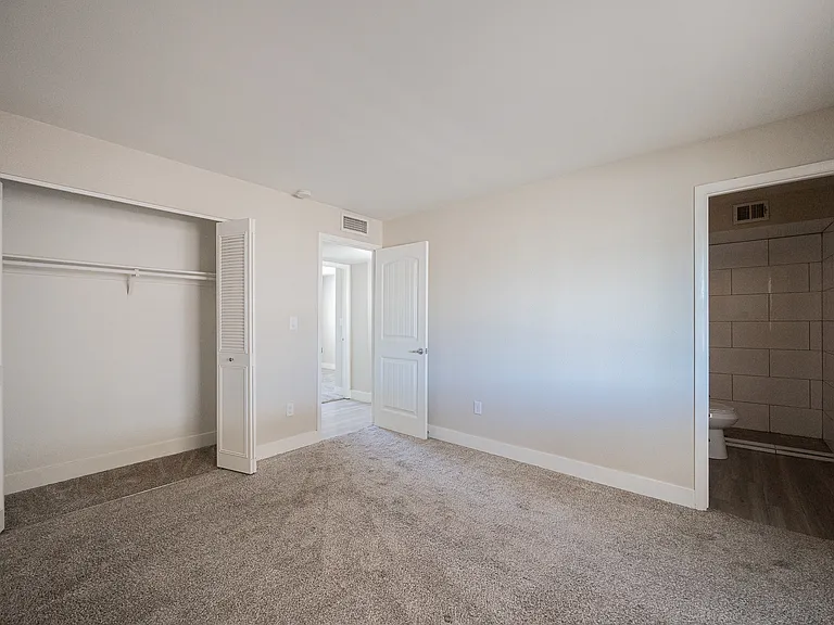 5849 S College Ave — Photo 15