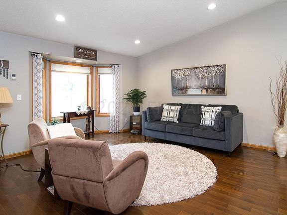 5th image of 2716 38th Ave S