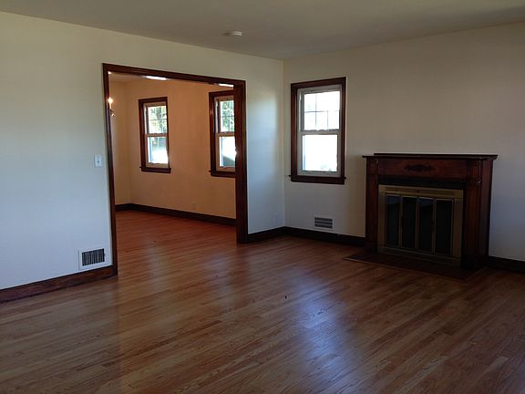 3rd image of 456 Riverview Ave