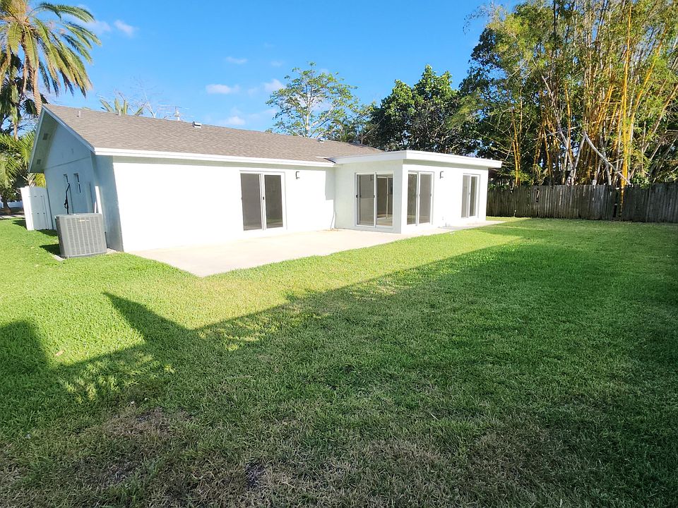 1st image of 165 NW 41st Way