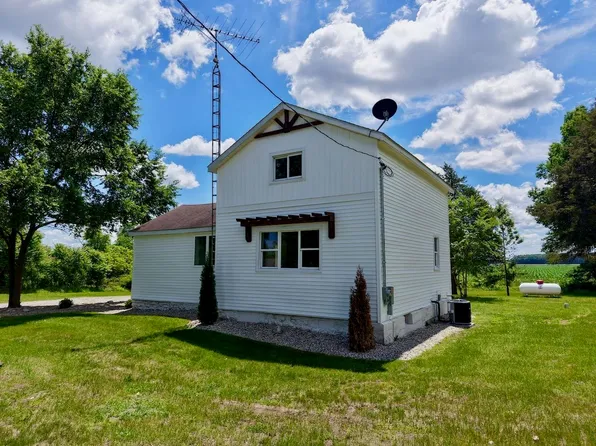 12301 Niblock Rd, Chesaning, MI 48616