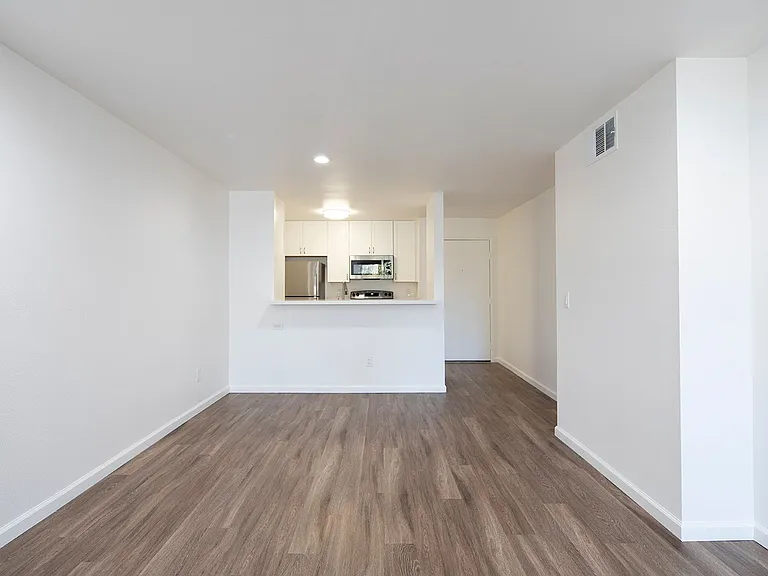 Mission Pacific Apartments — Photo 24