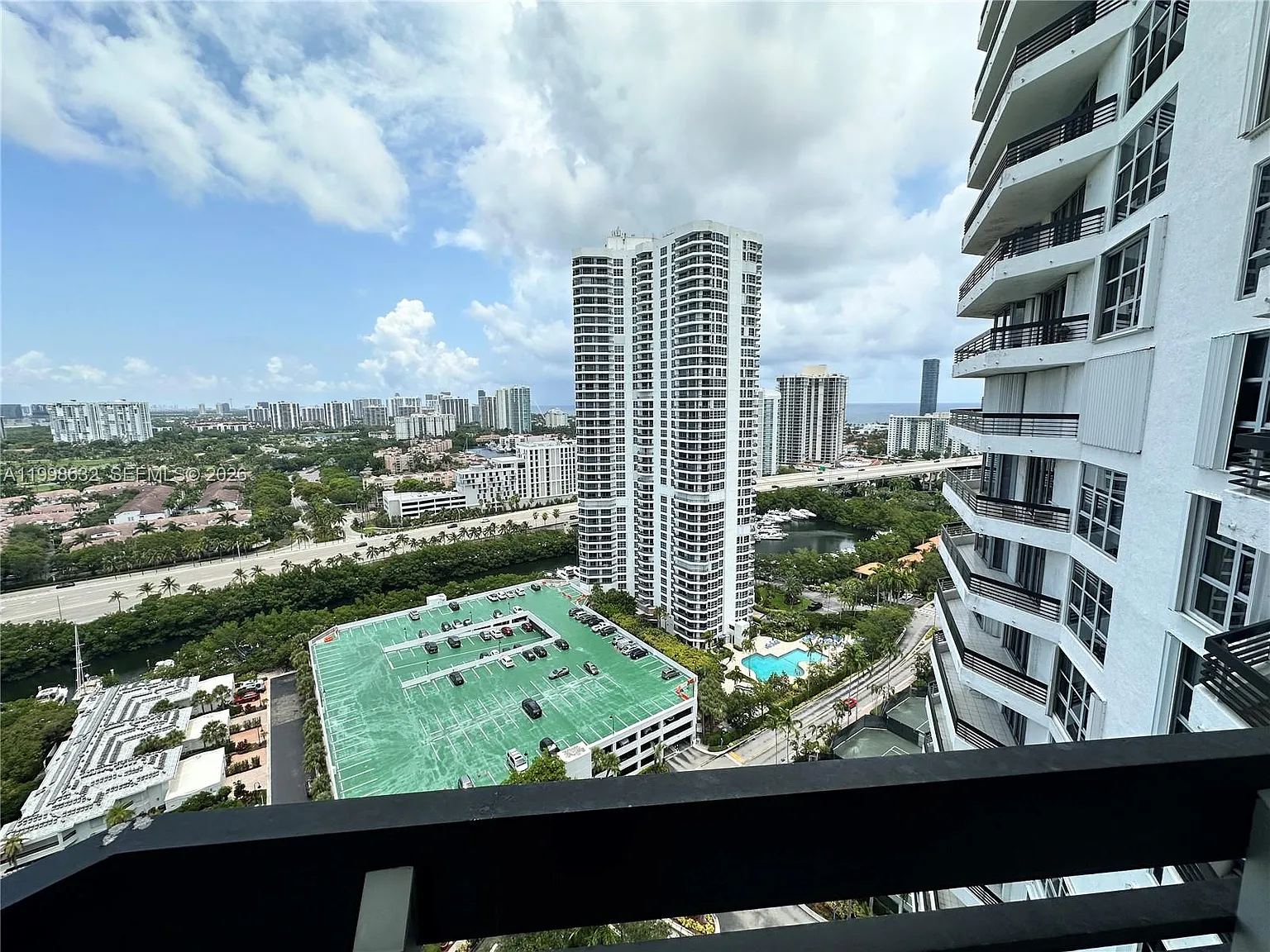 Mystic Pointe Tower 500 C — Photo 3