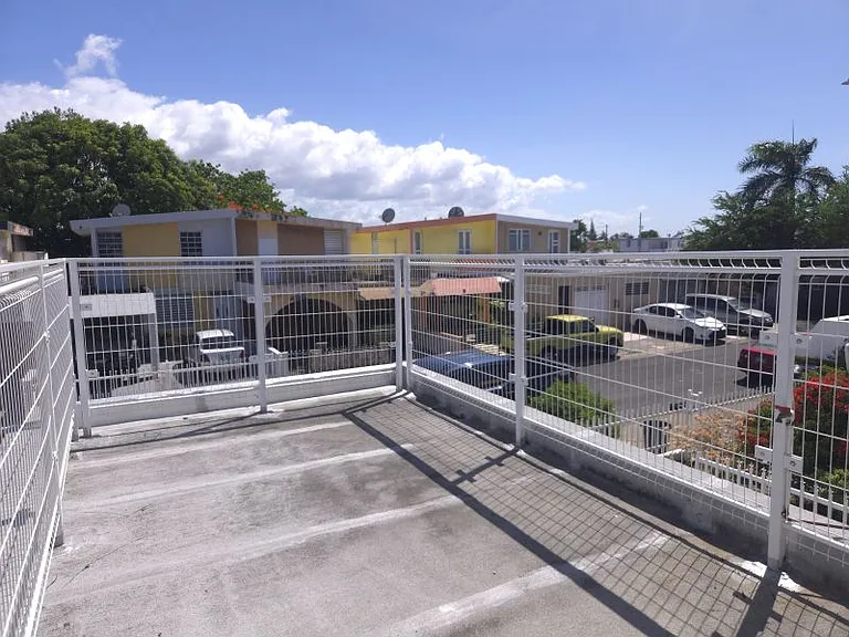 Urb La Rosaleda EB45 Calle Rosa de York — Photo 21
