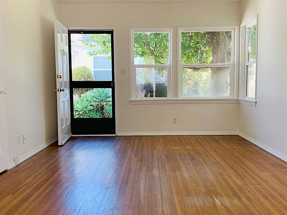 3rd image of 1327 Oak St #6610624